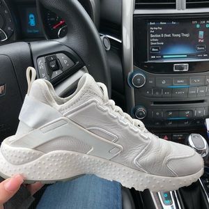 Nike Air Huarache Women’s 7.5 Bone White